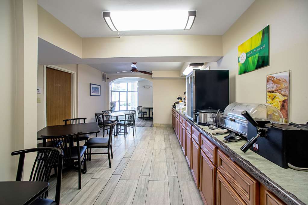 Quality Inn Near Six Flags St. Louis - photo 30