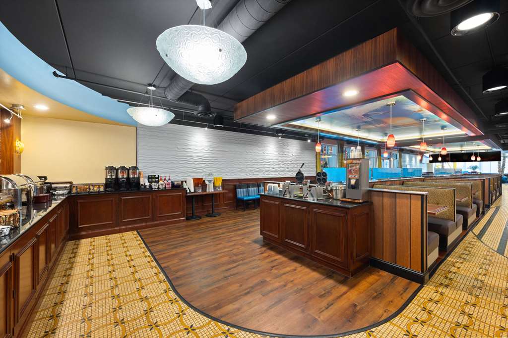 La Quinta Inn and Suites by Wyndham at WaTiki Waterpark - photo 10