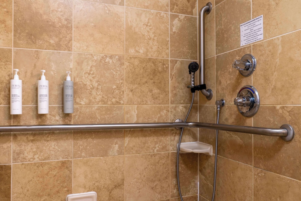 Hampton Inn Elkhorn Lake Geneva Area - photo 43