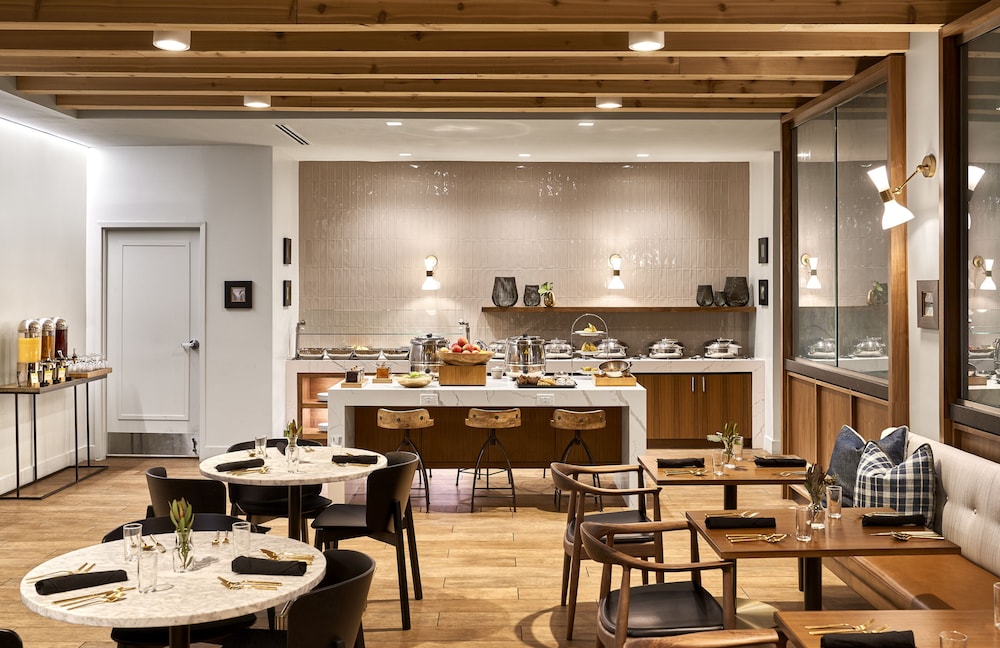 DoubleTree by Hilton Atlanta Windy Hill Ballpark - photo 43