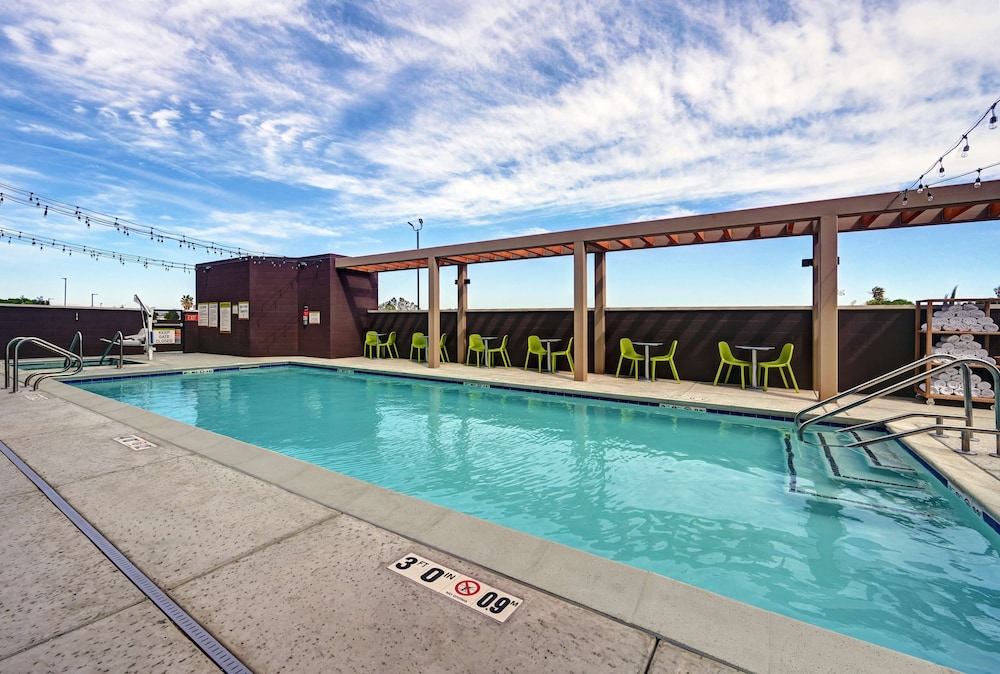 Home2 Suites by Hilton Tracy - photo 28