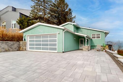 Lake Breeze in Unknown City, United States