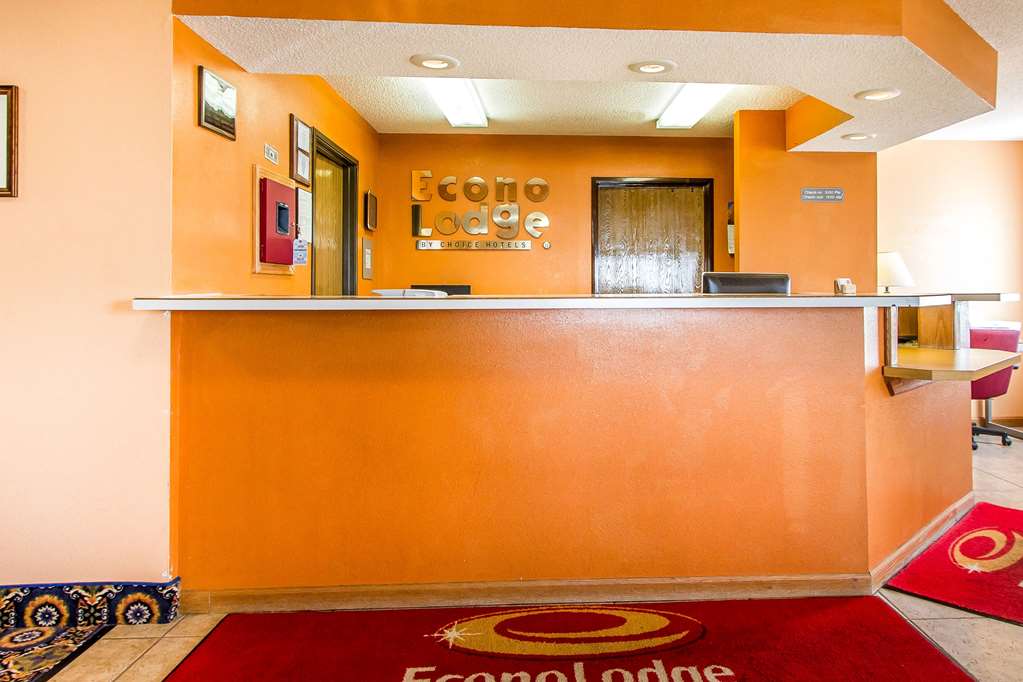 Econo Lodge Inn & Suites Pekin Peoria Area - photo 6