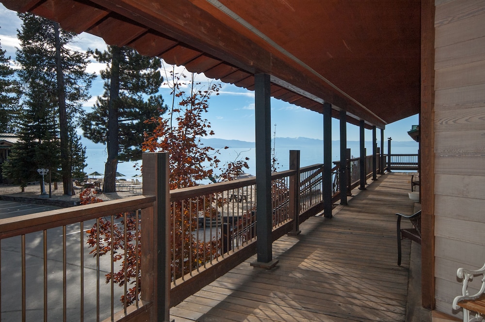 Mourelatos Lakeshore Resort - photo 22