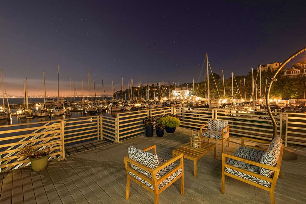 Waters Edge Hotel - photo 8
