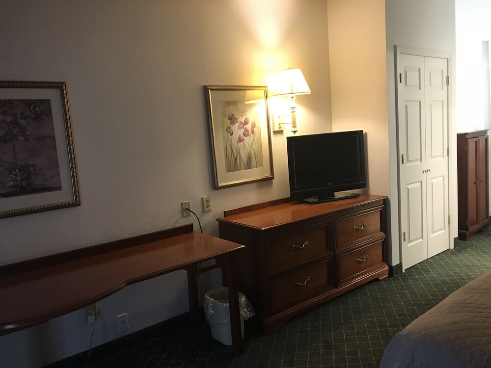 Magnuson Hotel Hattiesburg - photo 11
