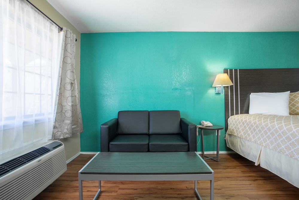 Pinn Road Inn and Suites - photo 12