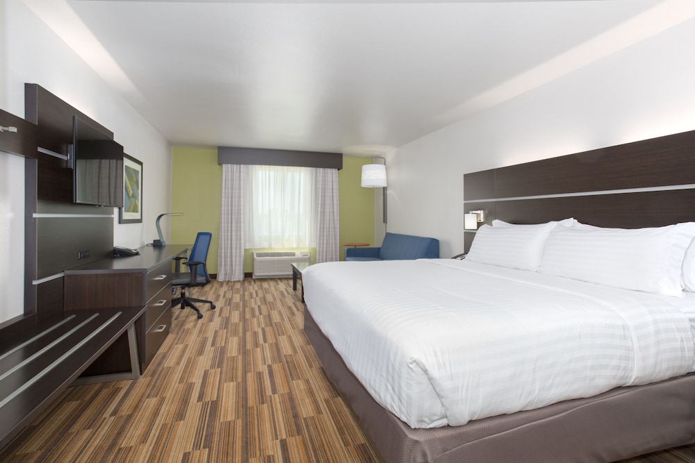 Holiday Inn Express and Suites Lincoln I 80 by IHG - photo 9