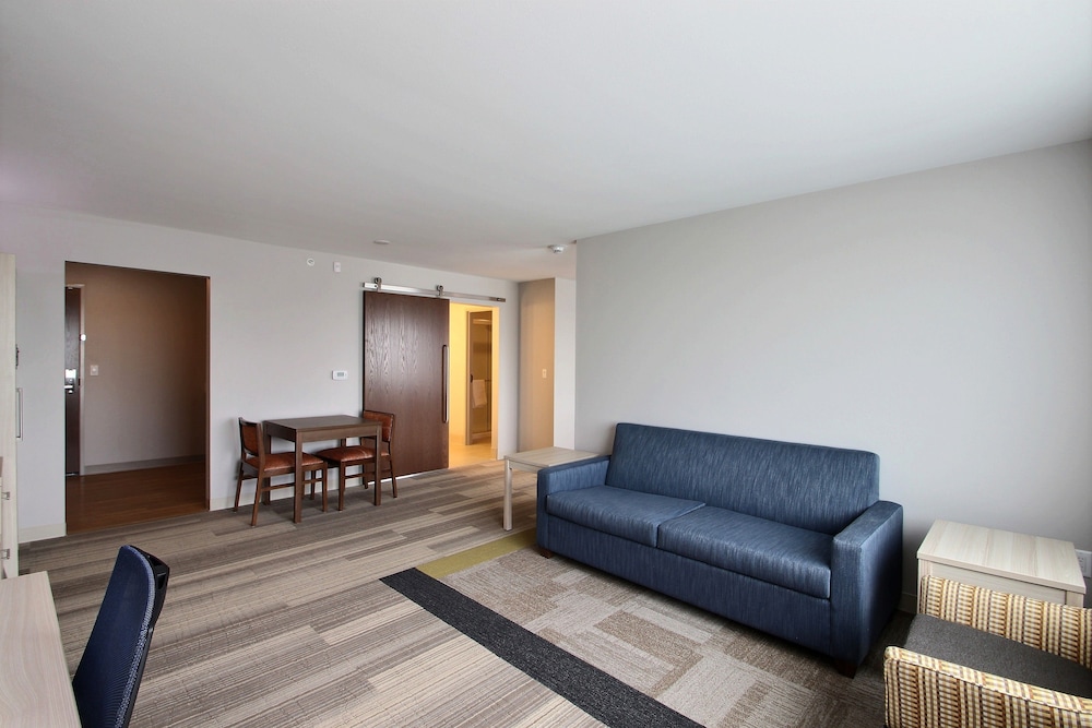 Holiday Inn Express & Suites Fond Du Lac by IHG - photo 22