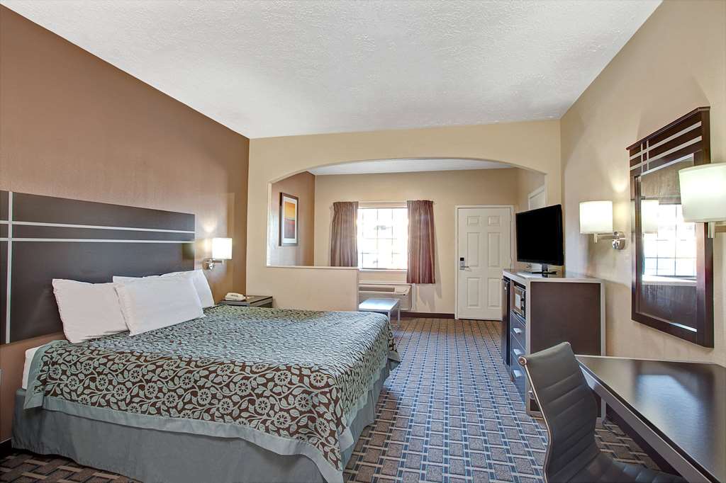 Days Inn & Suites by Wyndham Houston North Spring - photo 10