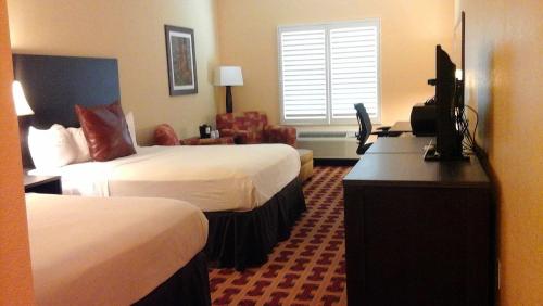 The Sagebrush Hotel - photo 7