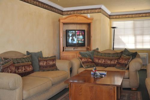 Travelers Inn Manteca - photo 27