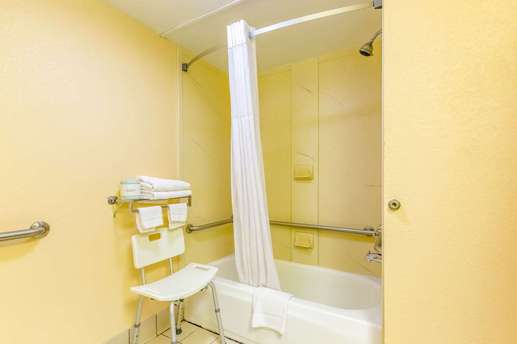 Econo Lodge Rocky Top - photo 8