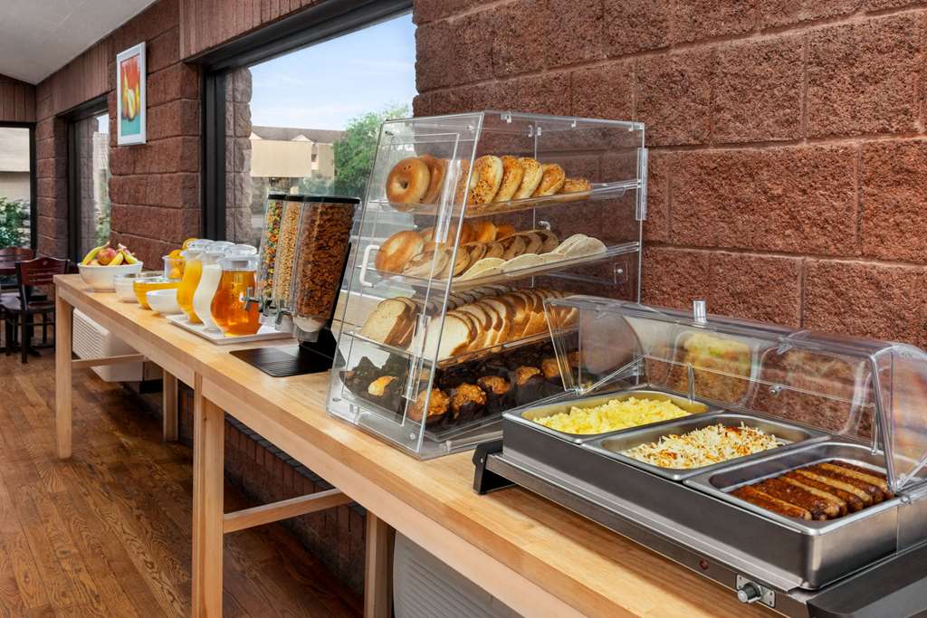 Ramada by Wyndham Albuquerque Airport - photo 44