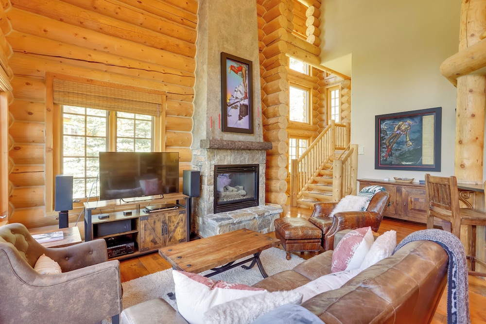 Ski in ski out Mountain Village Condo w Hot Tub — 4-Star Luxury Hotel in Telluride, United States