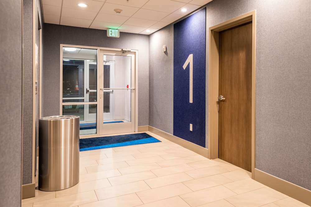 Holiday Inn Express & Suites Charlottesville by IHG - photo 89