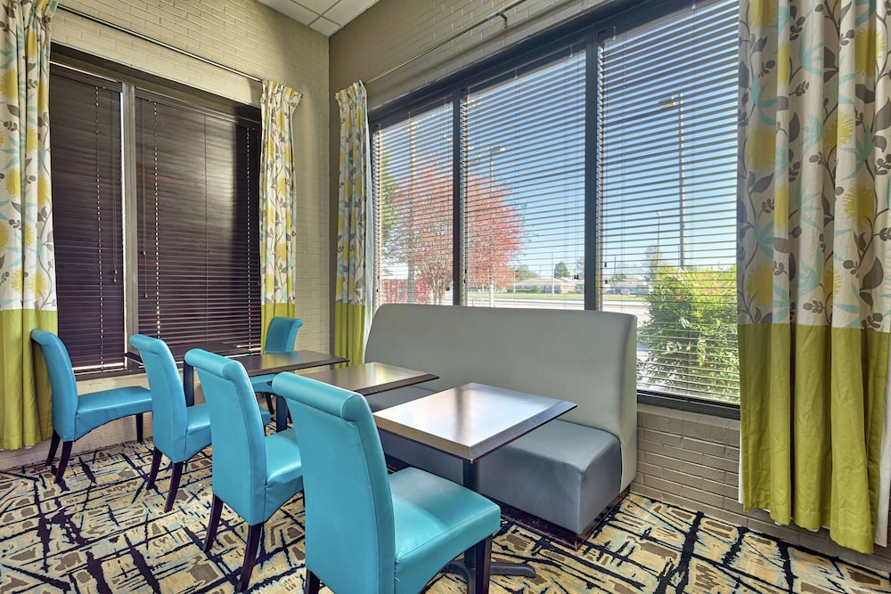 Hampton Inn Norfolk Naval Base - photo 3