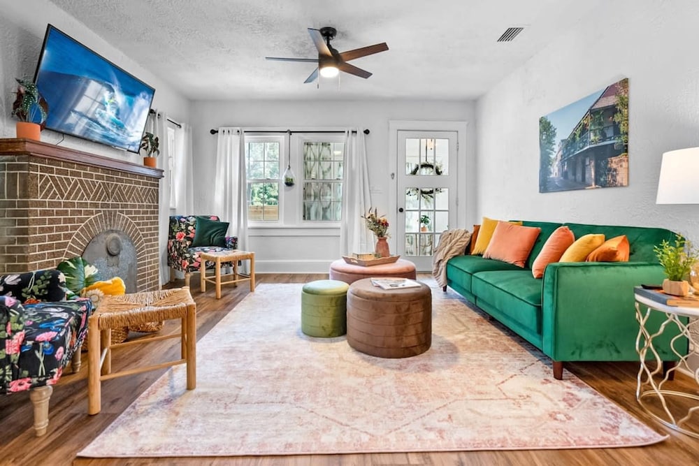 Newly Renovated Whimsical Cottage 2 Beds Hot Tub Dog Friendly — 4-Star Luxury Hotel in Saint Augustine, United States