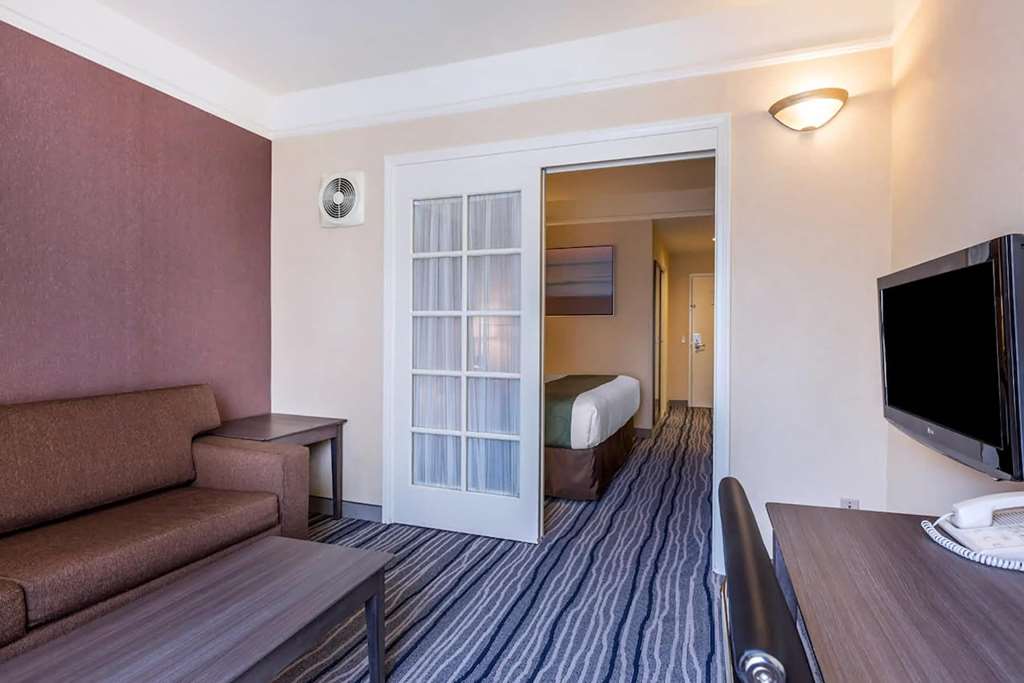 Ramada Suites by Wyndham San Diego - photo 10