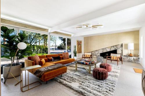 Monterey Manor Interior Designed Home Plus Pool — 4-Star Luxury Hotel in Palm Springs, United States
