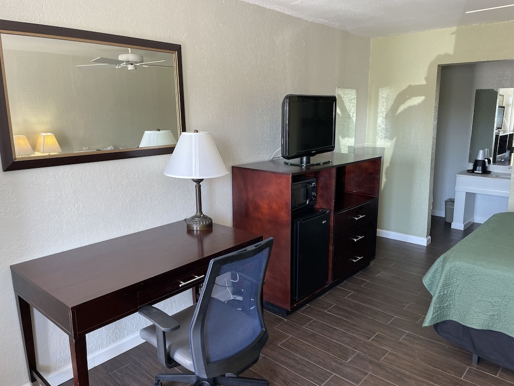 Del Rio Inn - photo 7