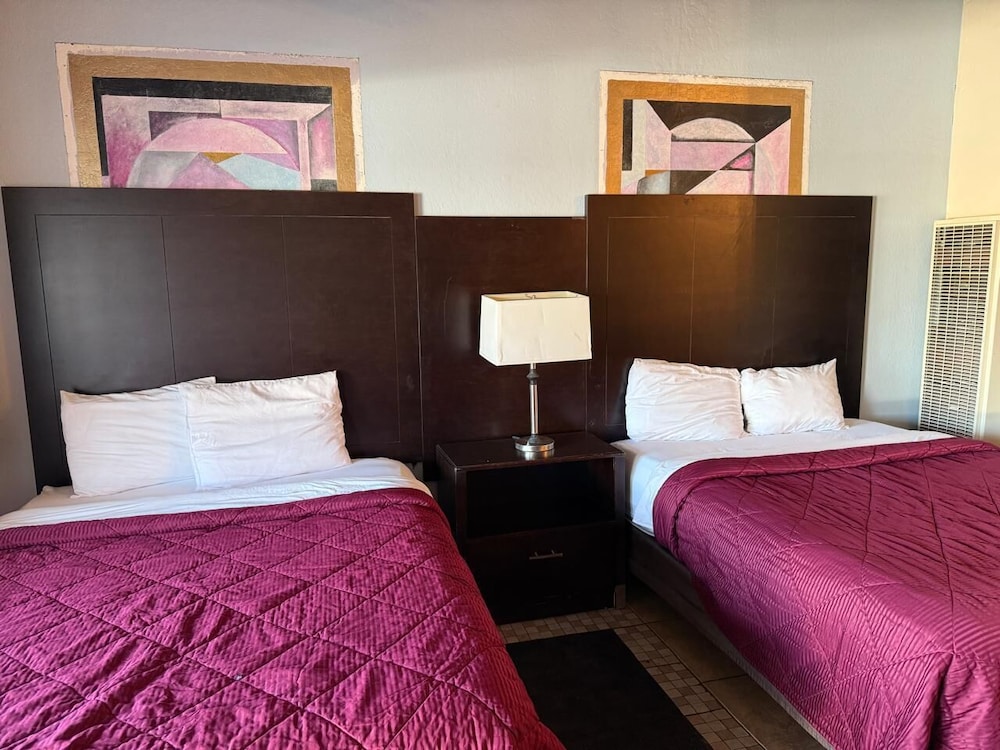 Cinderella Motel - photo 12