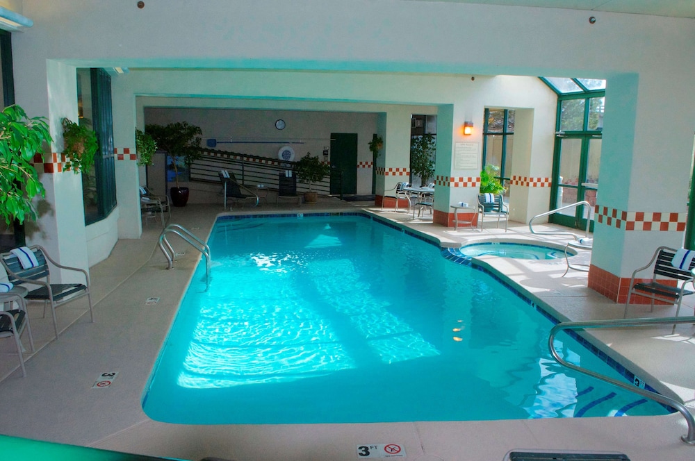 Hampton Inn & Suites Flagstaff - photo 16