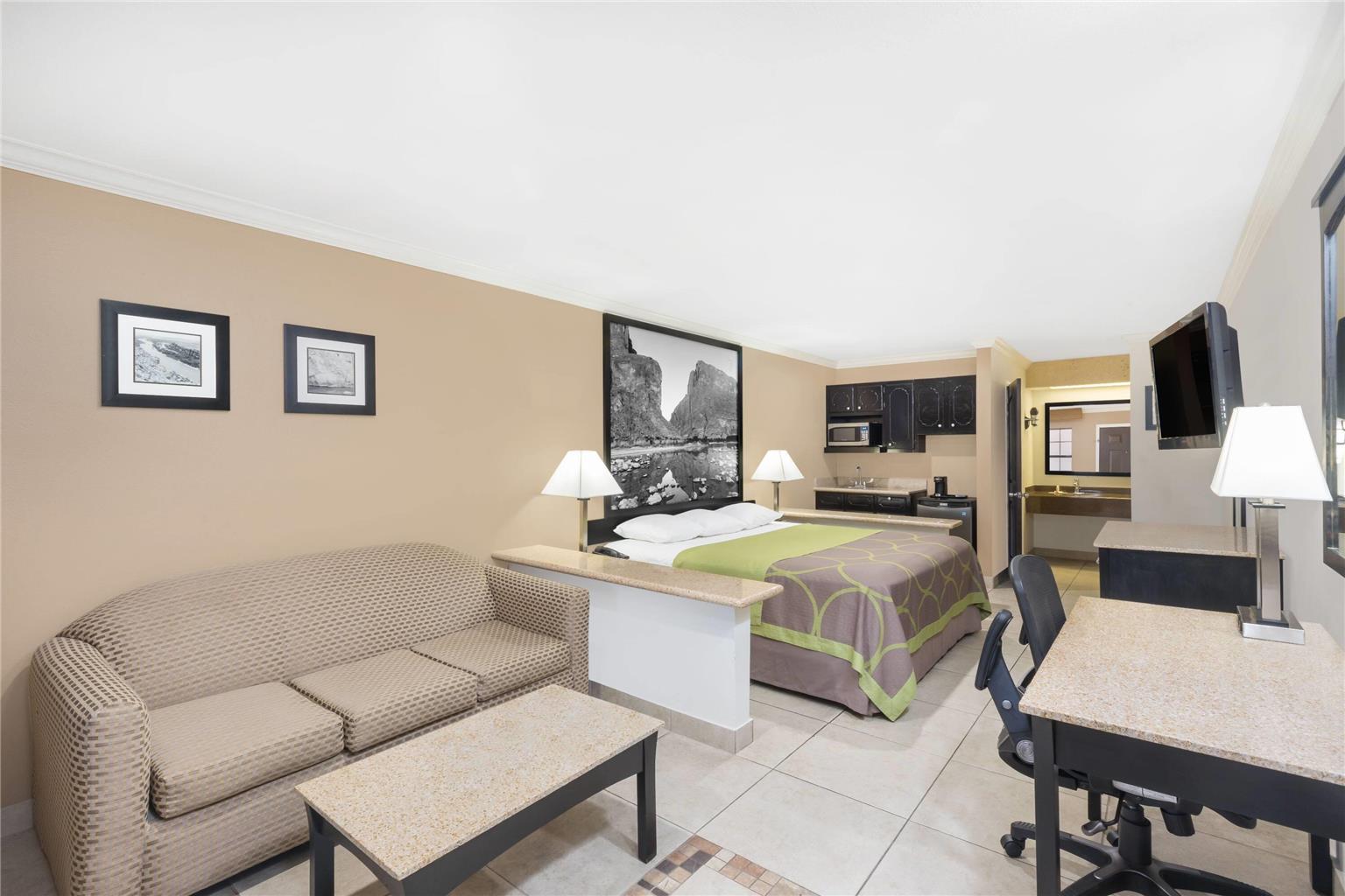 Super 8 Wyndham McAllen Downtown City Center Plaza Mall Airport - photo 12