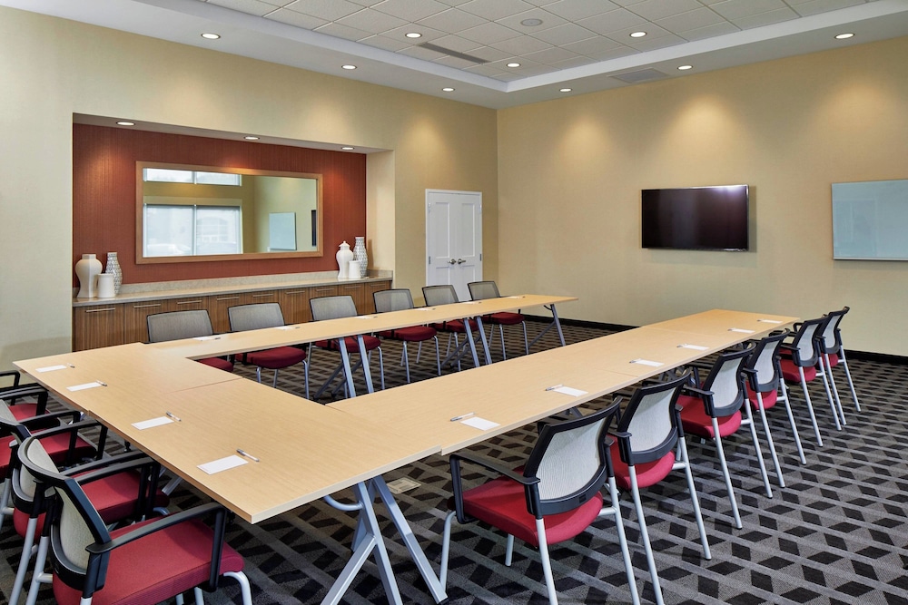 TownePlace Suites by Marriott Columbus North OSU - photo 36
