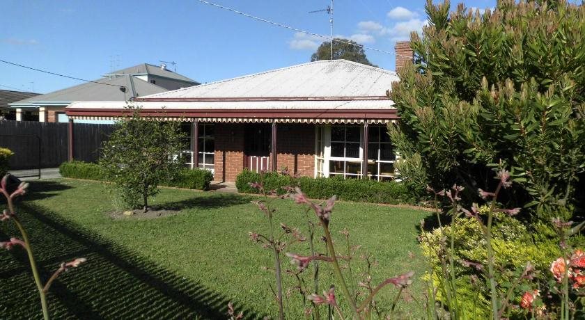 Dunstans Guest House — 4-Star Luxury Hotel in Ballarat, Australia
