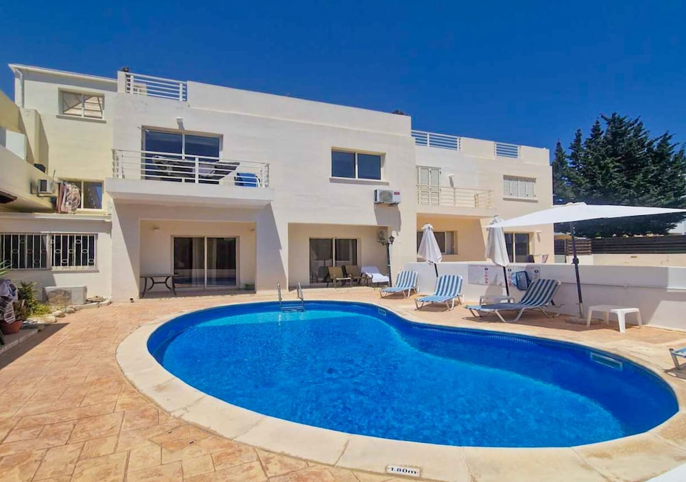 Sunshine Apartment in Pafos