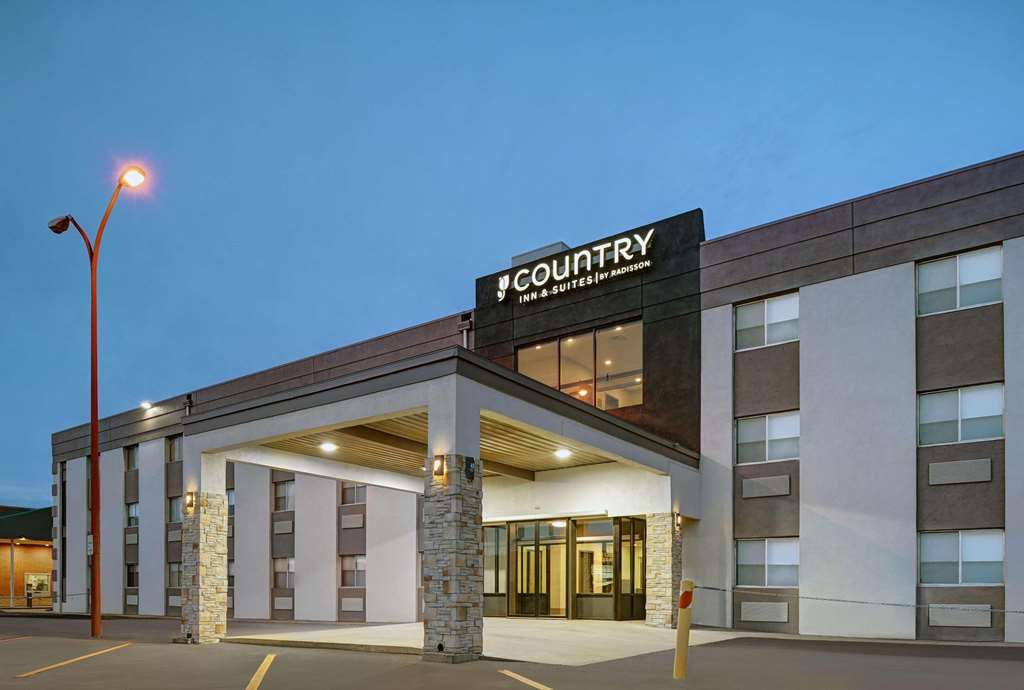 Country Inn & Suites by Radisson Pierre SD - featured photo