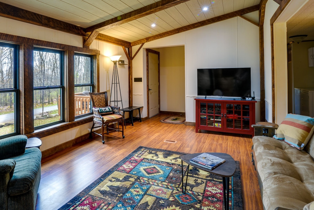 Alpine Lake Resort Cabin Rental w Pool Access - photo 6