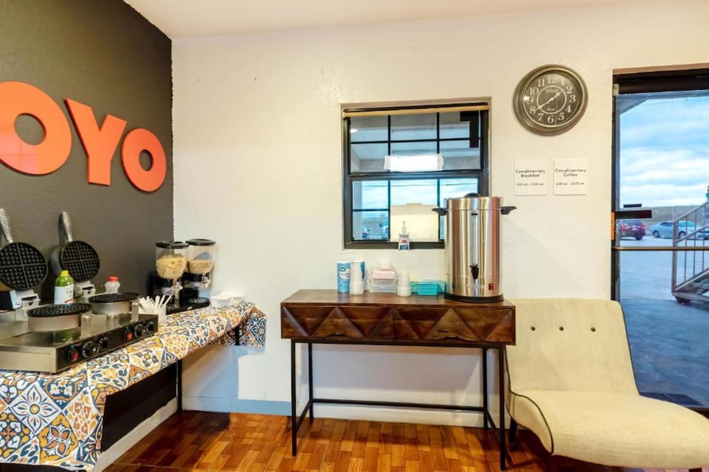 OYO Hotel Pearsall I 35 East - photo 4