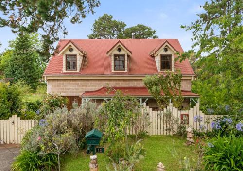 Blue Country Lodge — 4-Star Luxury Hotel in Katoomba, Australia