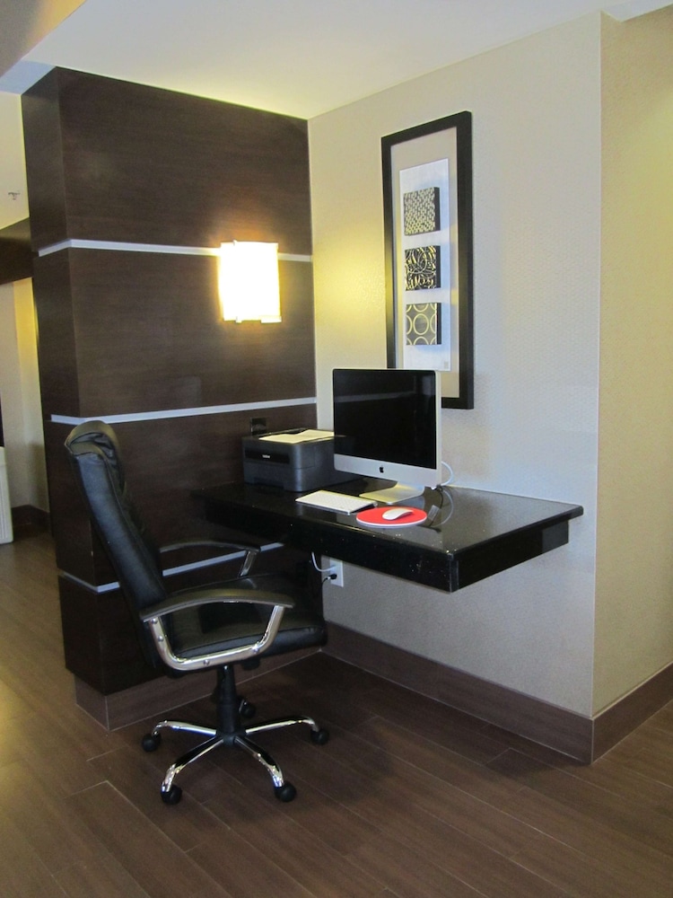 Hampton Inn Fort Myers Airport & I 75 - photo 46