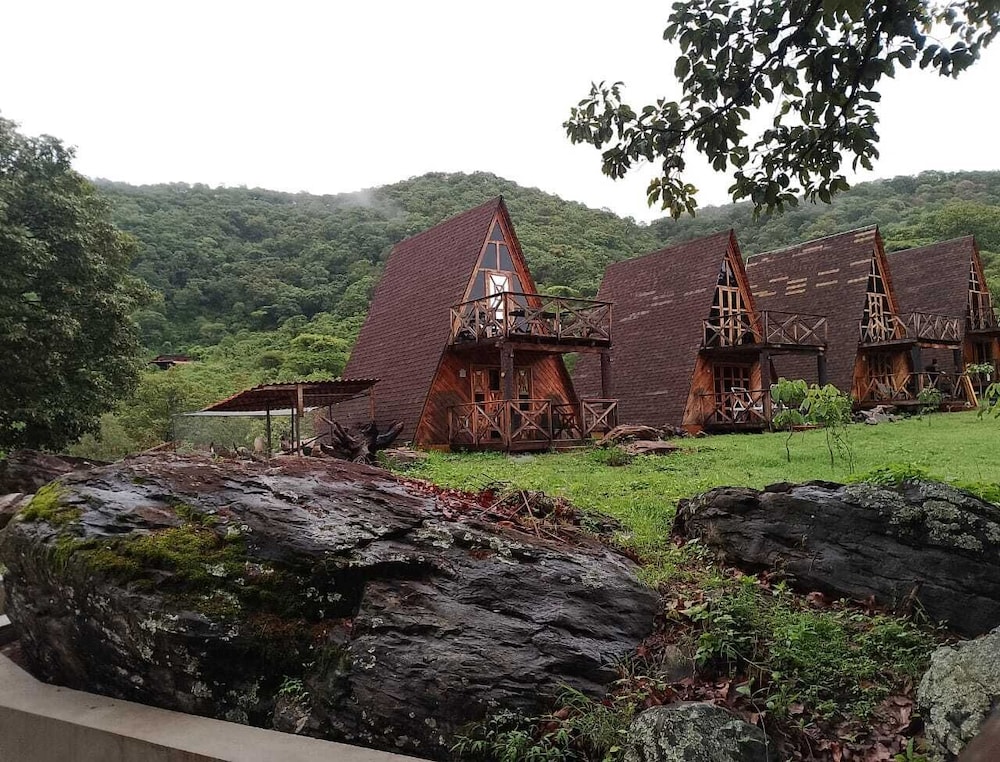 Oasis Hotel & Resort Mazamitla — hotel in Tamazula De Gordiano