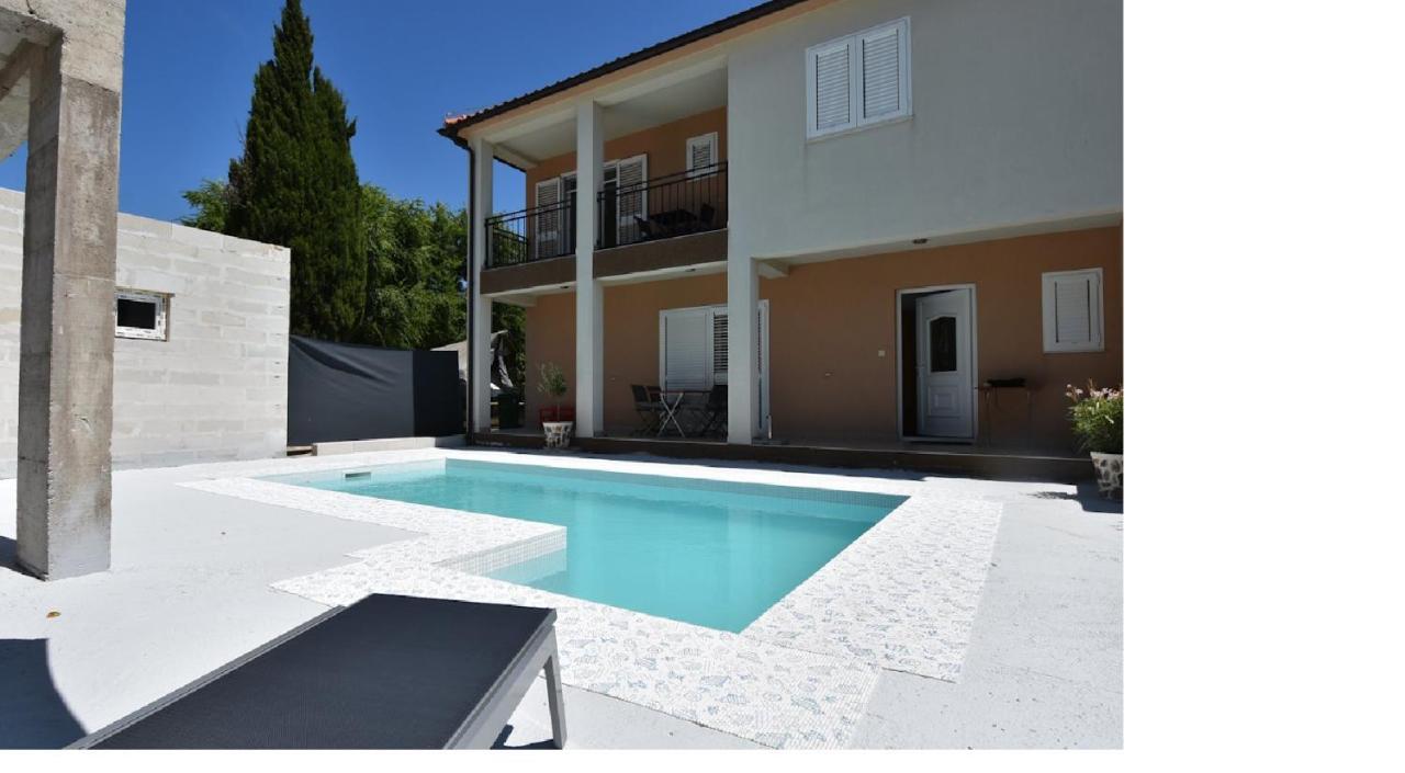 Ferienhaus FILI Insel Murter mit privaten Pool und großer Terrasse in Murter, Croatia