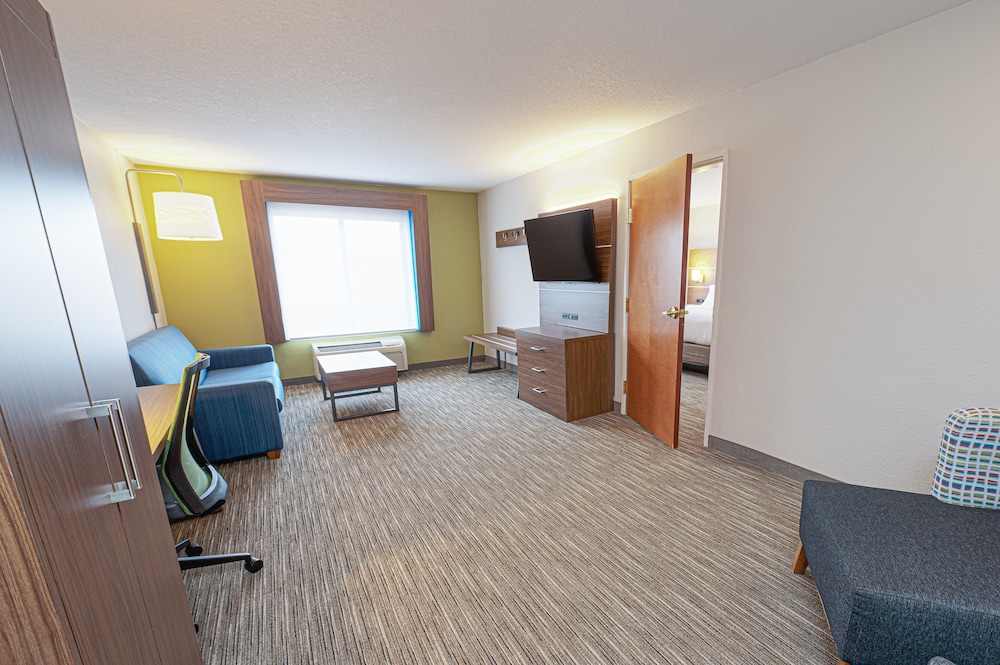 Holiday Inn Express Hotel & Suites East Lansing by IHG - photo 12