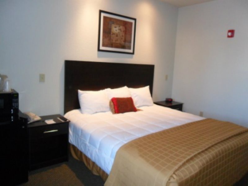Altenhofen Inn & Suites - photo 2