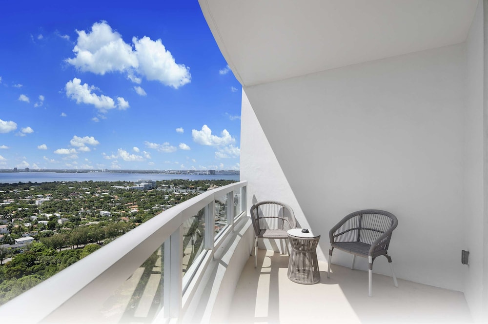 Fontainebleau Miami Beach Private Luxury Suites - photo 466