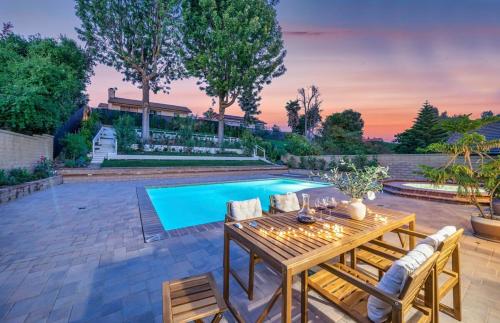 Luxe Sundance Villa 3BR with Pool and Spa Near Disney — 4-Star Luxury Hotel in Pomona, United States
