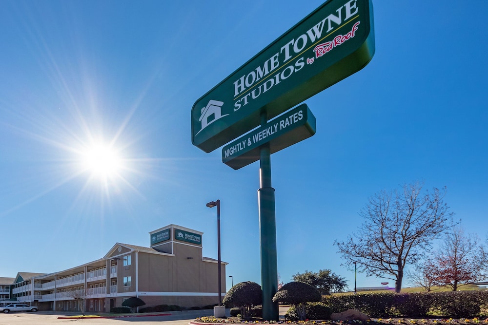 HomeTowne Studios by Red Roof Dallas Mesquite - photo 24