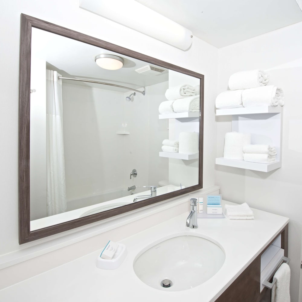 Hampton Inn & Suites N. Ft. Worth Alliance Airport - photo 35