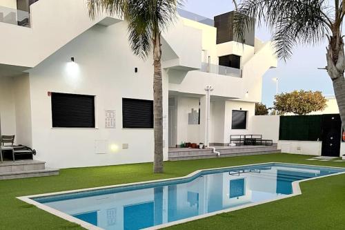 Modern Apartment with pool area — 4-Star Luxury Hotel in San Pedro Del Pinatar, Spain