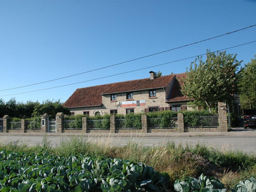 Luxurious Holiday Home With Sauna in Alveringem — 4-Star Luxury Hotel in Alveringem, Belgium