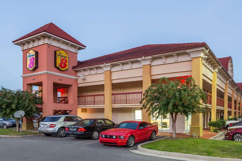 Super 8 By Wyndham Dalton Convention Center Area — Dalton