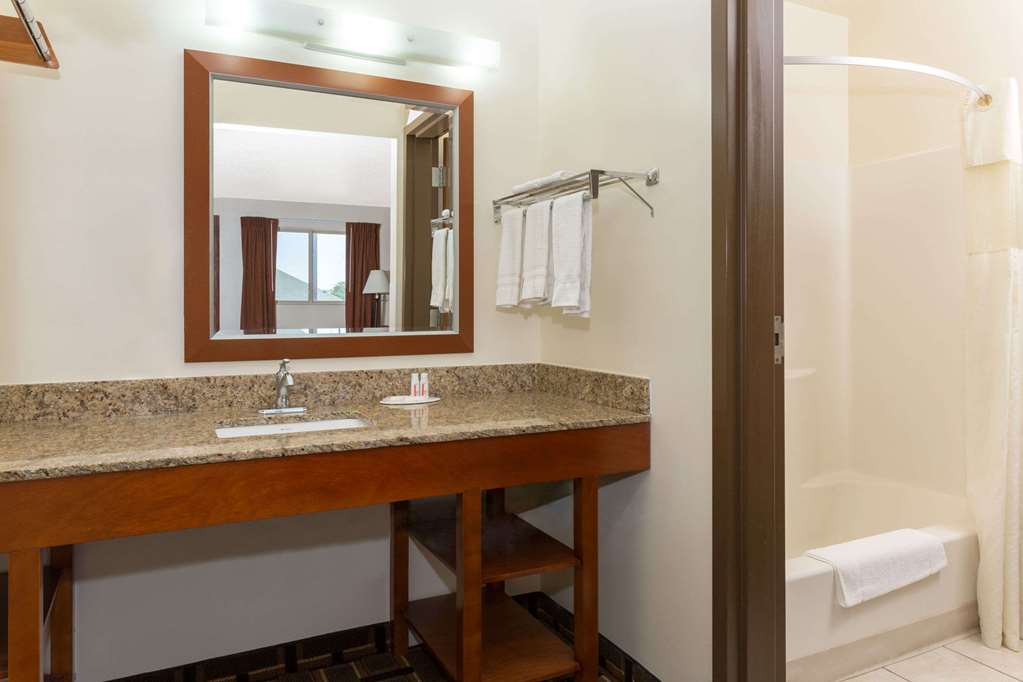 Days Inn by Wyndham Paxton - photo 7