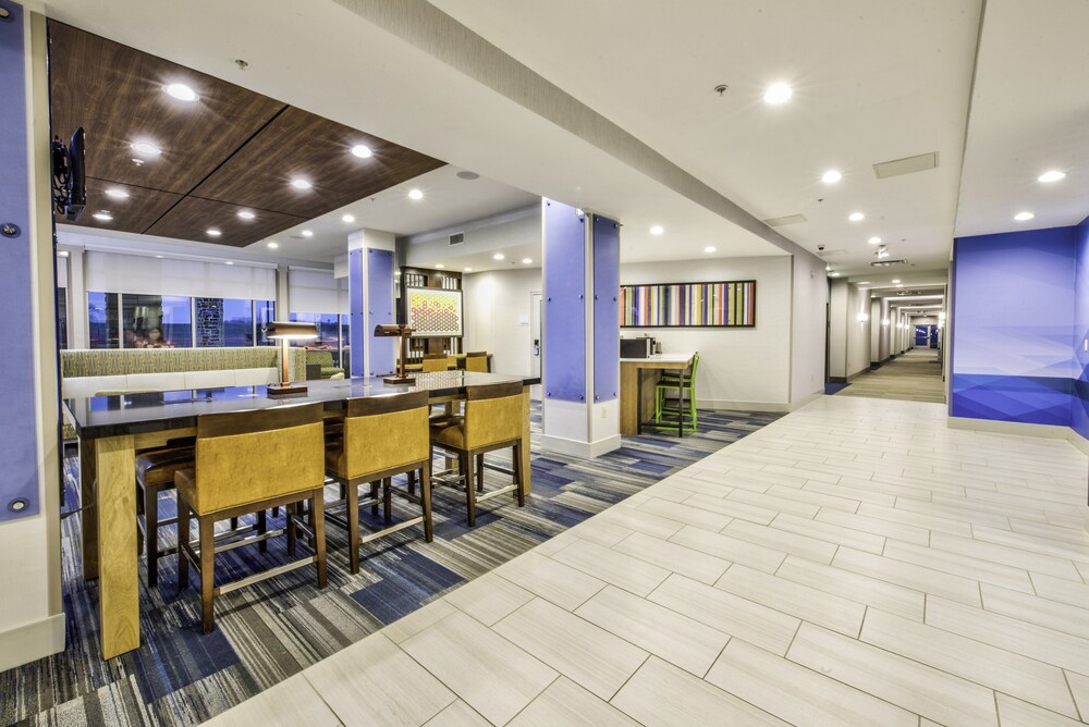 Holiday Inn Express & Suites Dallas NW Farmers Branch by IHG - photo 38