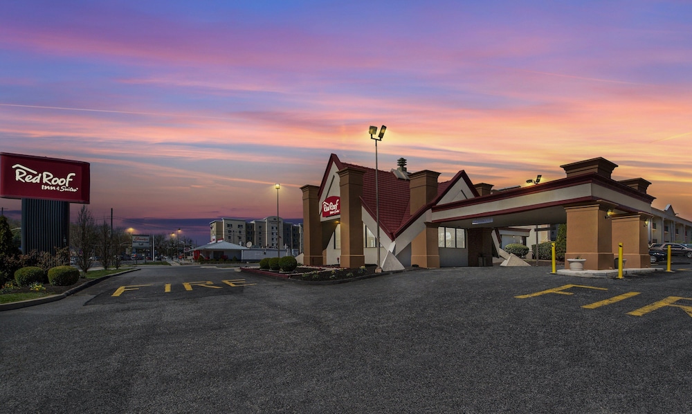 Red Roof Inn & Suites Newark University - photo 46